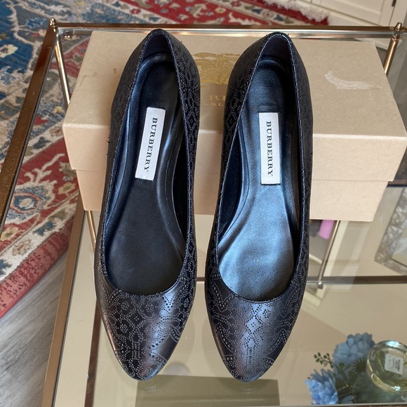 Authentic Burberry flat shoes - Picture 4 of 13